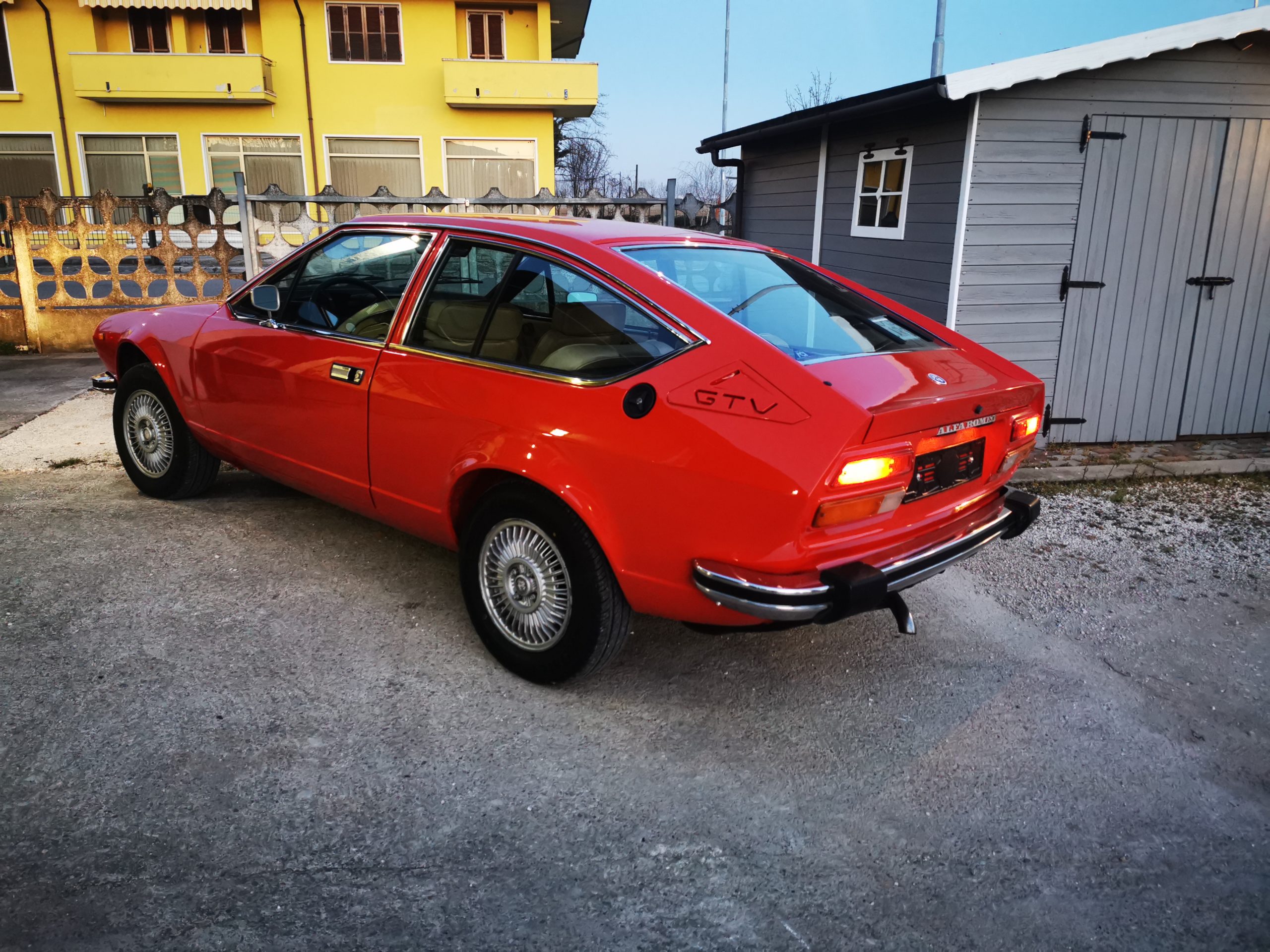 Alfa Romeo Alfetta GT 1.6 1978 rossa vista posteriore